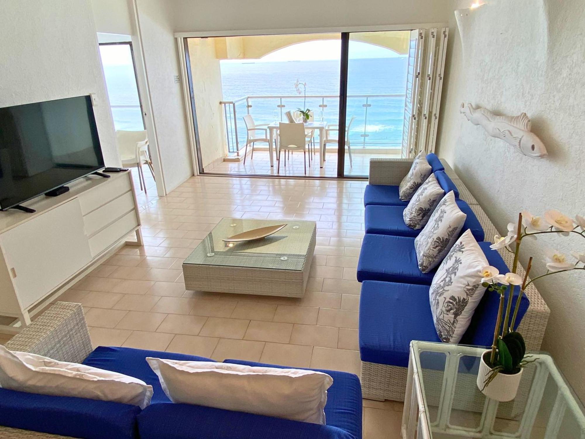 904 Bermudas 3 Bedroom Front Sea View Apartment *
