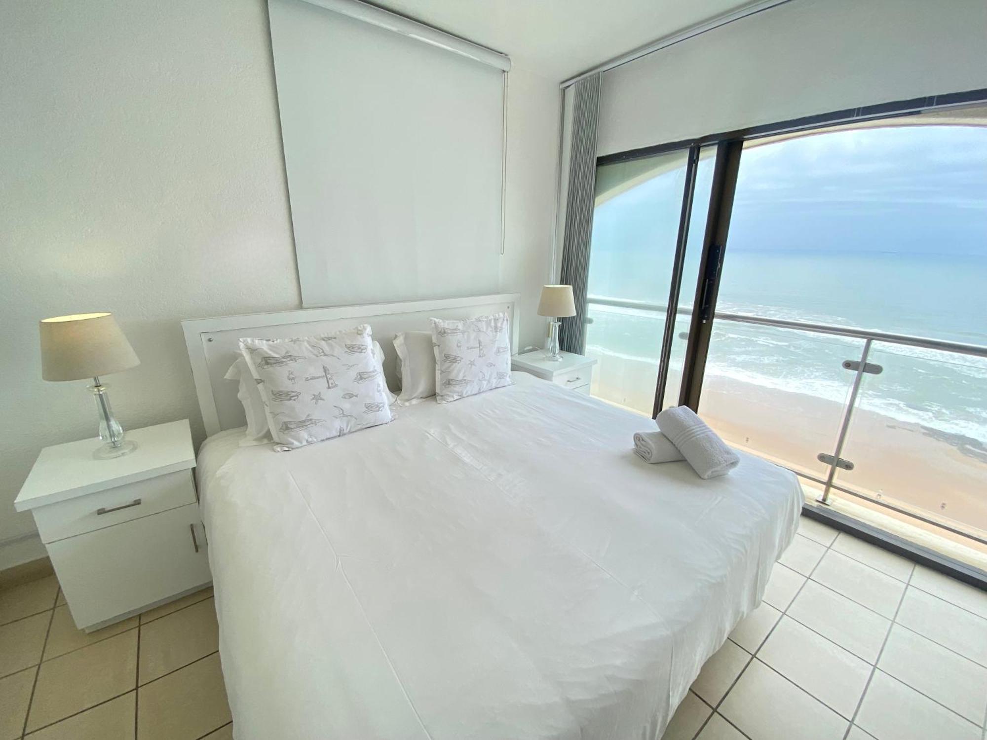 904 Bermudas 3 Bedroom Front Sea View Apartment *